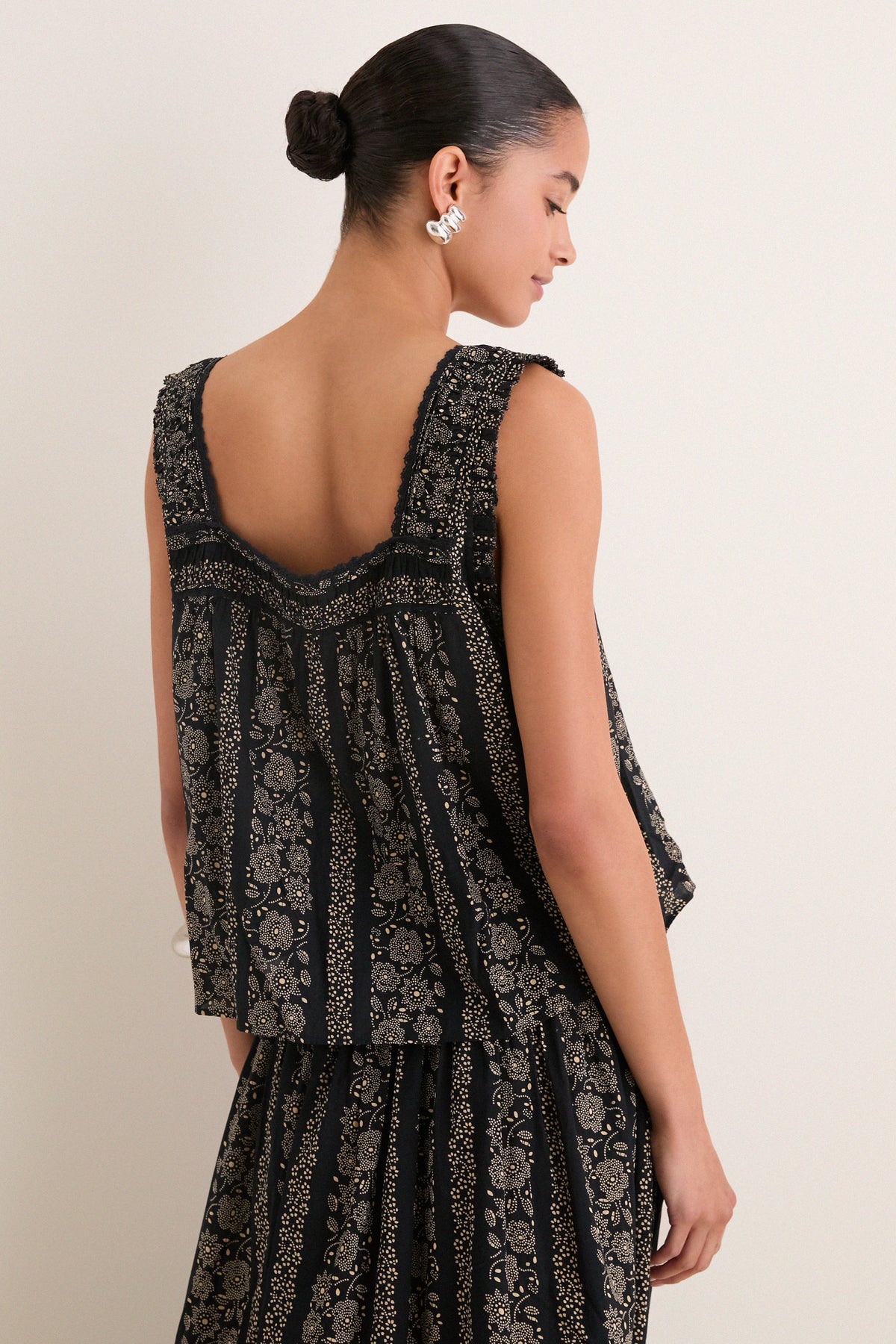 Black and Cream Token Floral Victorian Pleat Tank