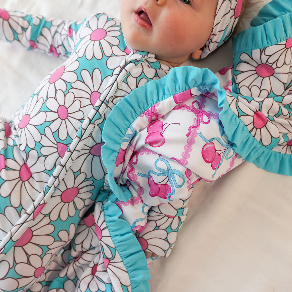 Retro Daisy & Amarena Ruffled Luxette Patoo® Blanket