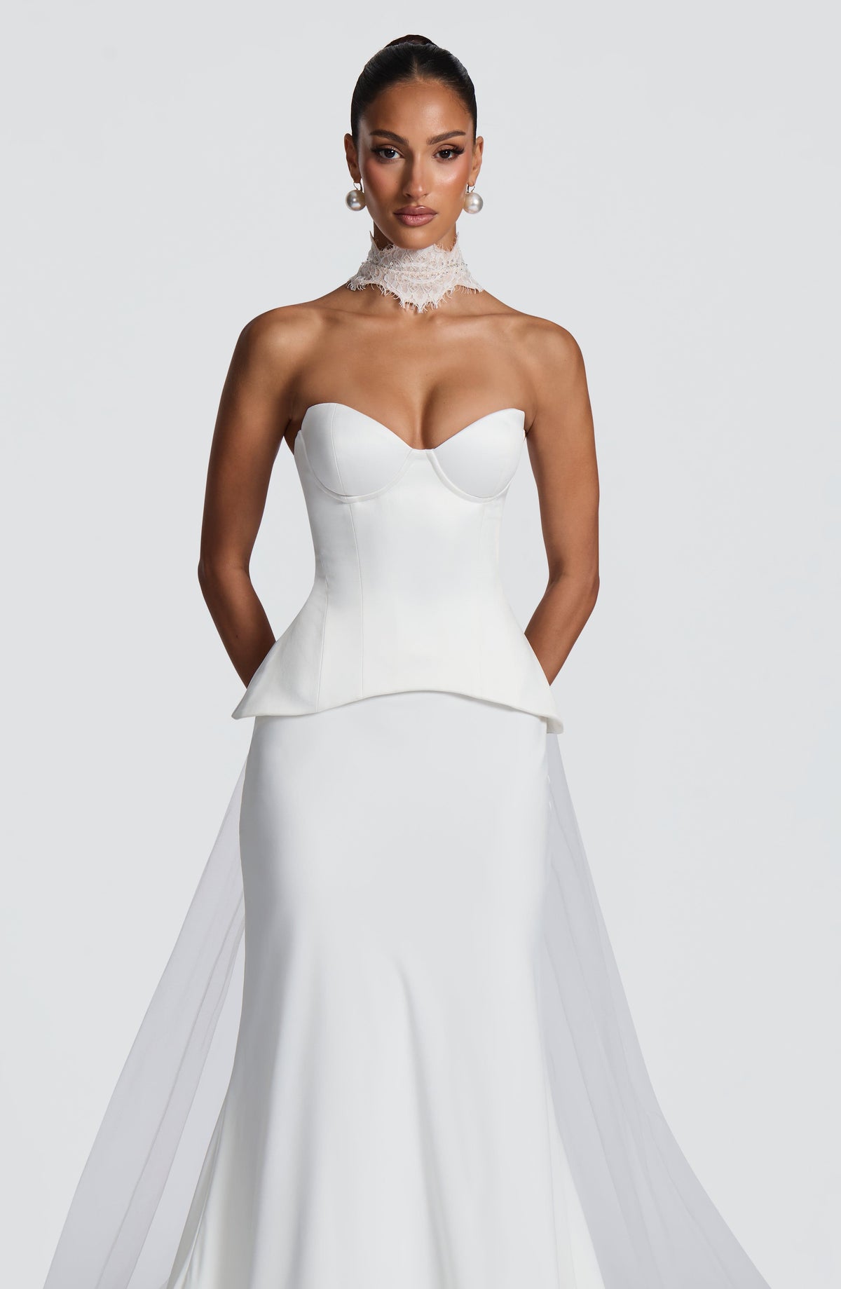 Ellie Lace Neck Veil - Ivory
