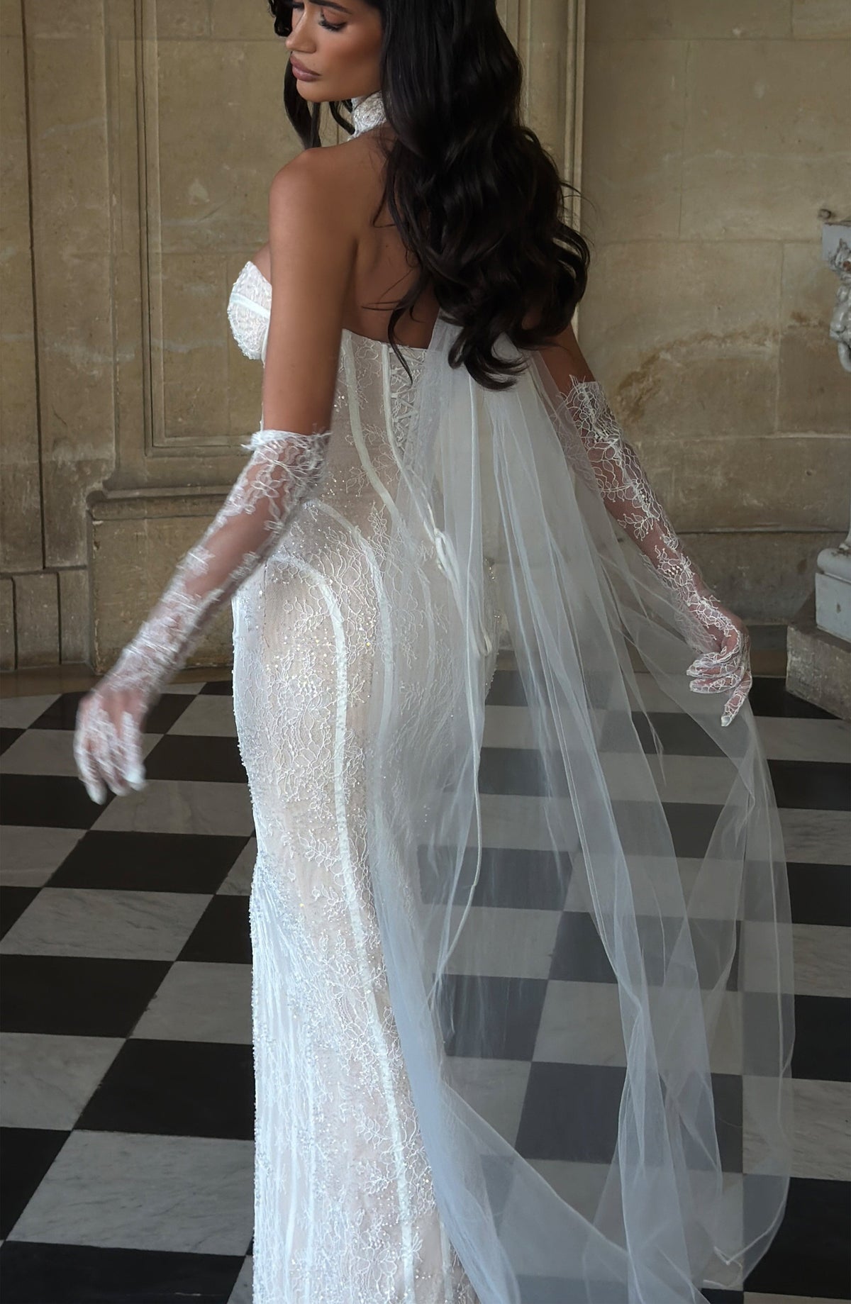 Ellie Lace Neck Veil - Ivory