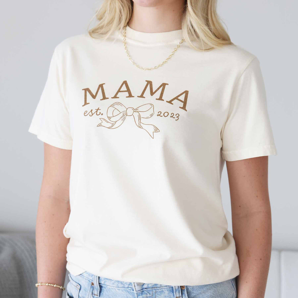 Personalized Mama Bow Est. Graphic Tee | Ivory