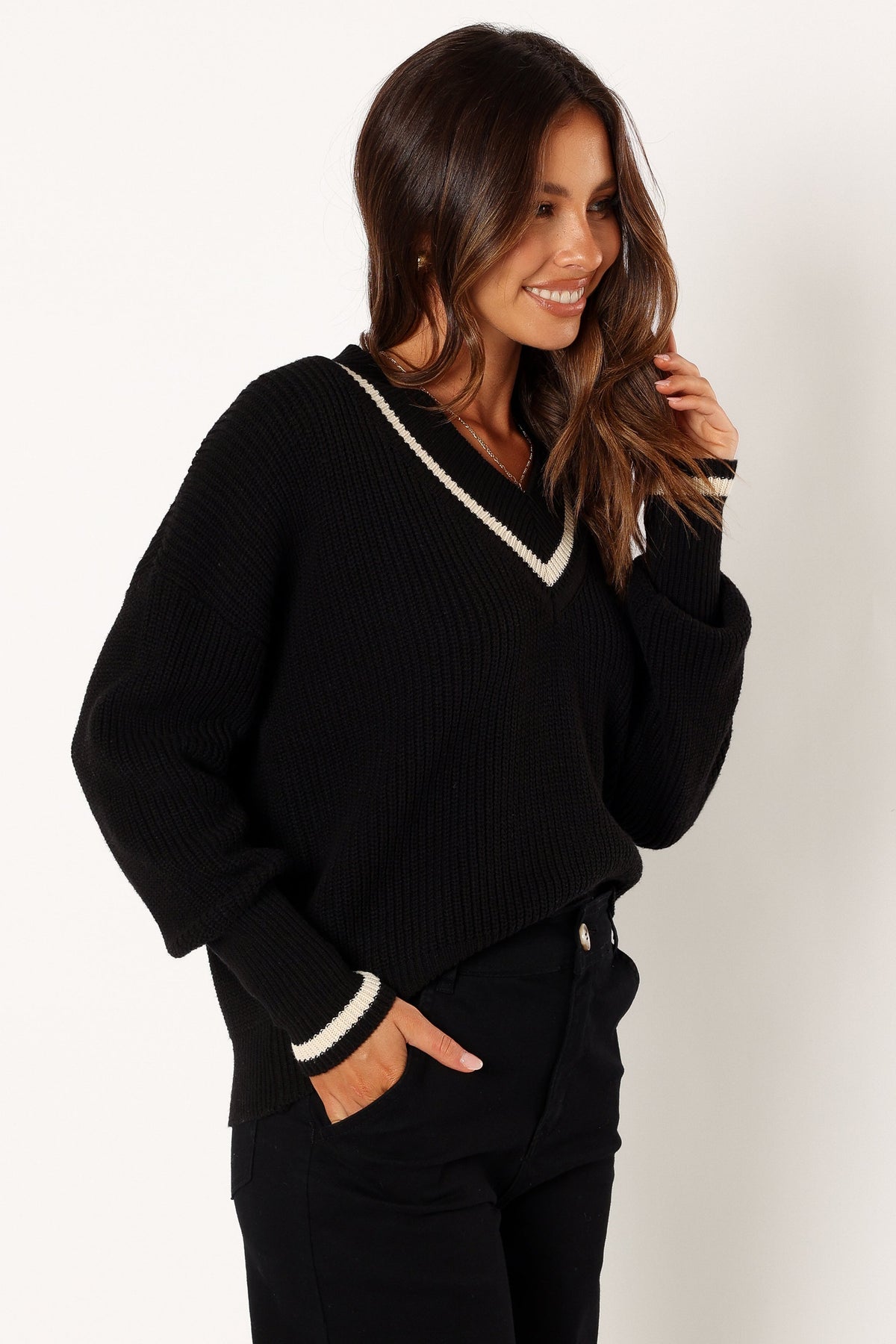 Dominique Contrast Vneck Knit Sweater - Black/Cream